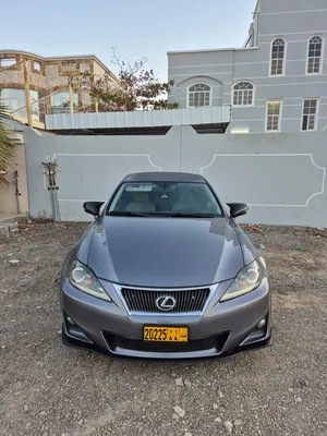 used-lexus-is-in-muscat