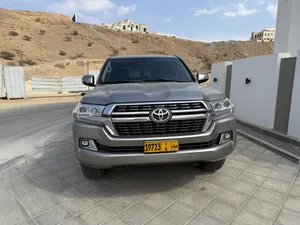 oman-showroom-land-cruiser-2014