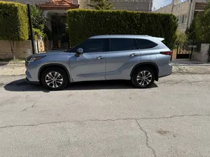 used-toyota-highlander-in-amman