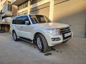 جيب-باجيرو-مميز-جدا