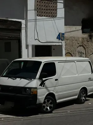 used-toyota-hiace-in-zarqa