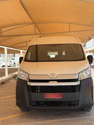 used-toyota-hiace-in-muscat