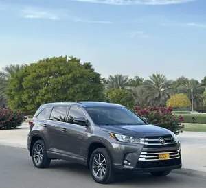 used-toyota-highlander-in-al-batinah