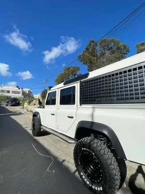 used-land-rover-defender-in-hebron