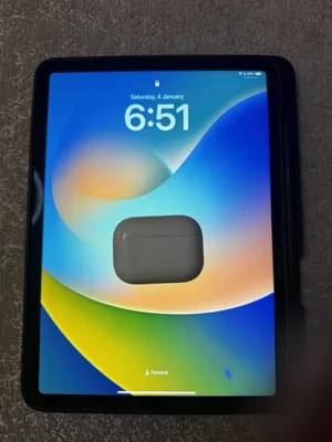 ipad-pro-4th-and-pro-air-pods-used