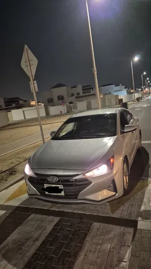 used-hyundai-elantra-in-sharjah