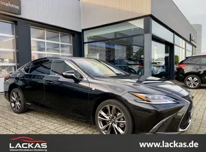 lexus-es300-f-sport-2020-داخل-احمر