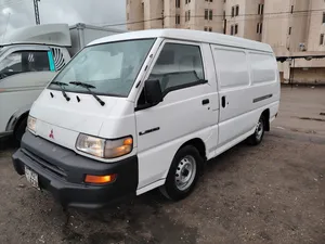 used-mitsubishi-van-in-amman