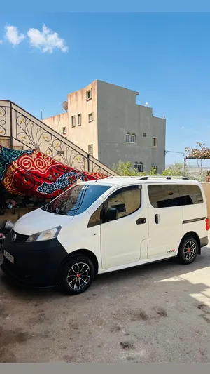 نيسان-nv200