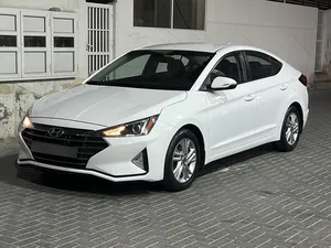 used-hyundai-elantra-in-central-governorate