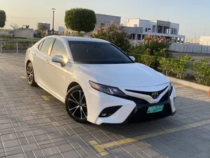 used-toyota-camry-in-muscat