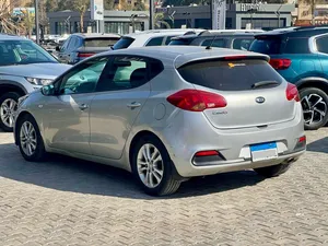 used-kia-sedona-in-cairo