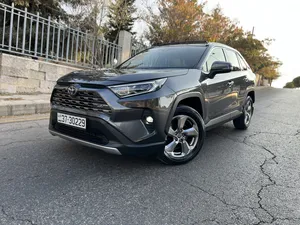 used-toyota-rav-4-in-amman