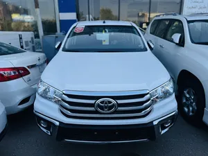 new-toyota-hilux-in-baghdad