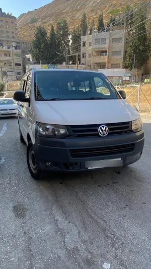 new-volkswagen-transporter-in-nablus
