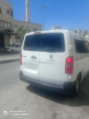 السياره-يوجد-بها-قص-مايقارب-10سم-من-راس-الشخصي-للشمال-ولايوجد-اي-خلل-اخر