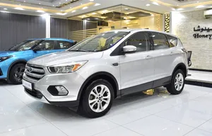 ford-escape-2017-model-in-silver-color-gcc-specs