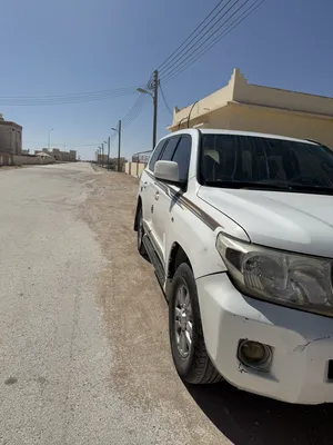 used-toyota-land-cruiser-in-dhofar