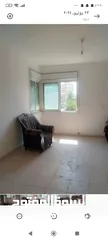  5 شقه للبيع عمارة اربع طوابق مصعد عمر البناء18سنه مفرق شارع المحكمه وللارسال