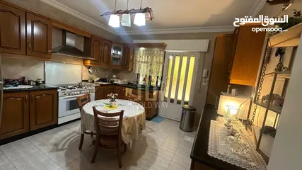  1 شقة مميزة للبيع في موقع مميز في الرابيه شبه أرضيه 180م بتشطيبات راقية / ref 9533
