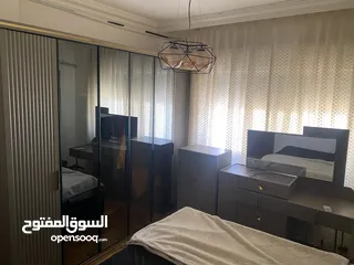  5 غرفة نوم ايطالي استعمال شهرين خزانة وتخت وكوميدان عدد 2 و خزانة صغير وترية معلقة وبرداي