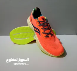  8 Shoes Saucony and Hoka for Running, Made in Vietnam.