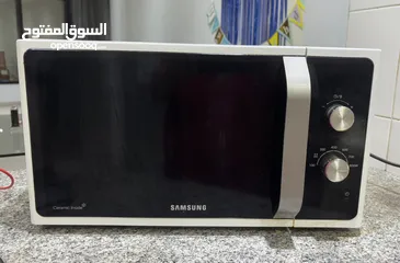  1 Samsung microwave in a excellent condition single handedly used A very good offer for you