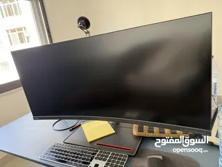  5 Lenovo ThinkVision 40” 5K