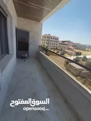  2 شقه طابق ثاني فني 170م  للبيع على شارع البترا خلف اربد مول قراند وكازيه الرجوب