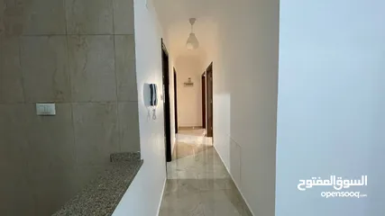  5 شقه ديلوكس 130mطابق أول من المالك مباشره قريبه من محطة الباص السريع