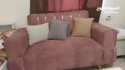  1 طقم كنب استعمال شهر مع طاولات