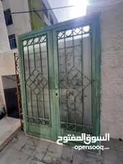  1 باب حديد زجاج مسلك بحال الوكله ارتفاع 215 عرض 150