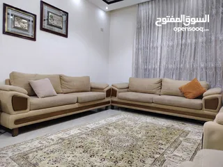  4 كنب معيشه للبيع مخدات تنفك وتتركب وجه الارضيه والمسند ينفك وينغسل