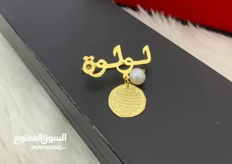  9 قلاده و بروش مطلي ذهب