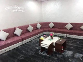  1 مجلس تفصيل 14 مقعد خشب سويد بحال الوكاله مستخدم فتره بسيطه مع كامل ملحقاته من طاولات وبرادي مع بفه