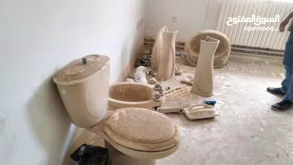  7 طقم حمام افرنجي مغسله عامودي مقعده شطاف بانيو مستعمل