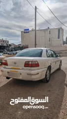  3 اوبل أوميجا لون ابيض موديل 2000 للبيع