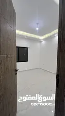  14 شقة طابق ثالث مع روف رائعة 190 م في ربوة عبدون