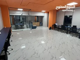  3 مكتب تشطيب سوبر مفروش مع الاثاث منطقه. حيويه اطلاله. وسط رفيديا واصل الماء والكهر،باء تسليم فوري