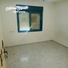  1 شقة غير مفروشة للايجار