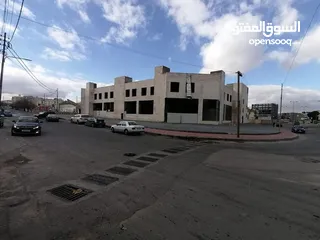  7 مجمع تجاري للبيع في منطقة المقابلين شارع القدس على 3 شوارع