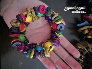  3 اساور خشبية ملونة جديدة