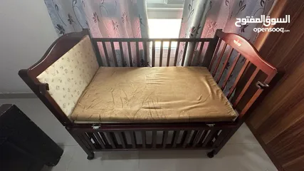  1 سرير اطفال مستعمل مستويين من سن 0 الى 4 سنوات kids bed for age 0 to 4 years with two levels