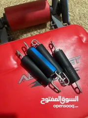  3 جهاز رياضة للكرش والمعدة والارداف ما استخدم سوى شهرين وكل قطعه معه ومو ناقصه  اي اشي جيد جيد ولا مخش