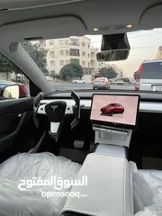  18 تيسلا Y 2022 performance لون خمري مميزة داخلي ابيض الاداء العالي دفع رباعي وبسعر مغري جداً جمرك جديد