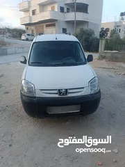  4 بيجو بارتنر 2011