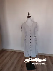  3 عدة فساتين جديدة و ماركات اسعارها من 10-12 دينار.