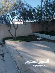  7 بيت مستقل طابقين للبيع على شارعين في الثنيه قرب جميع الخدمات  الكرك/الثنيه