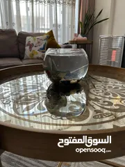  3 طاولتين خشب قاعده حديد من Ashley للبيع بسعر مغري مستعمل استعمال بسيط طاولتين خشب قاعده حديد