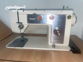  1 ماكينة خياطة مع طاولة